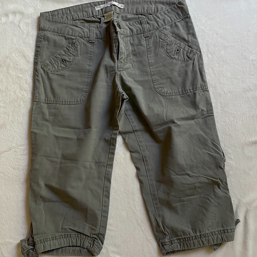 Tyte ultra Low waist distress look Army green capri jean size 7